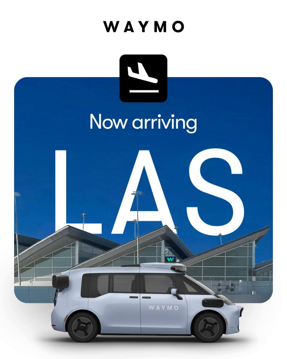 Waymo 宣傳圖中的 LAS 機場航廈、無人車與 Now arriving 字樣