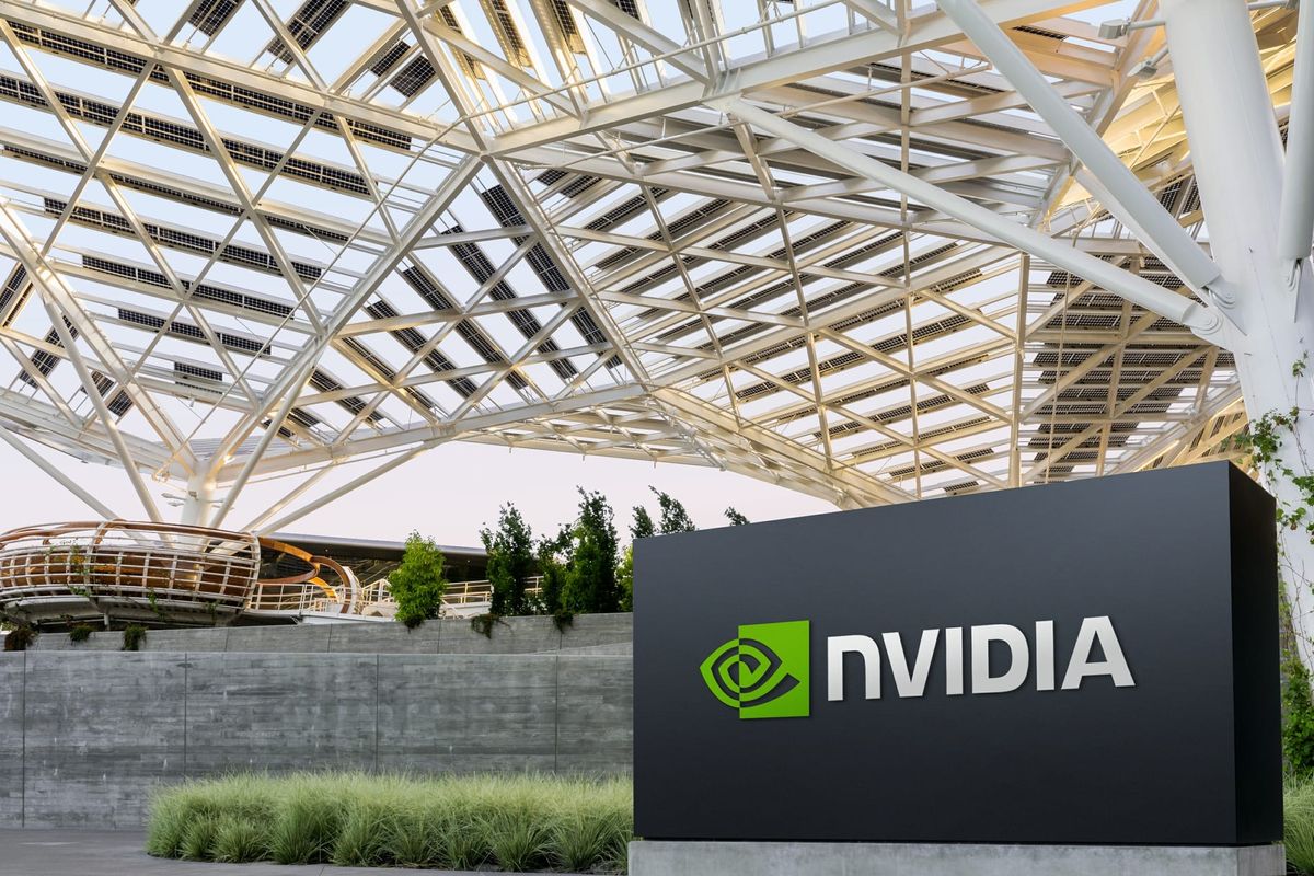 NVIDIA 總部園區入口與 NVIDIA 標誌