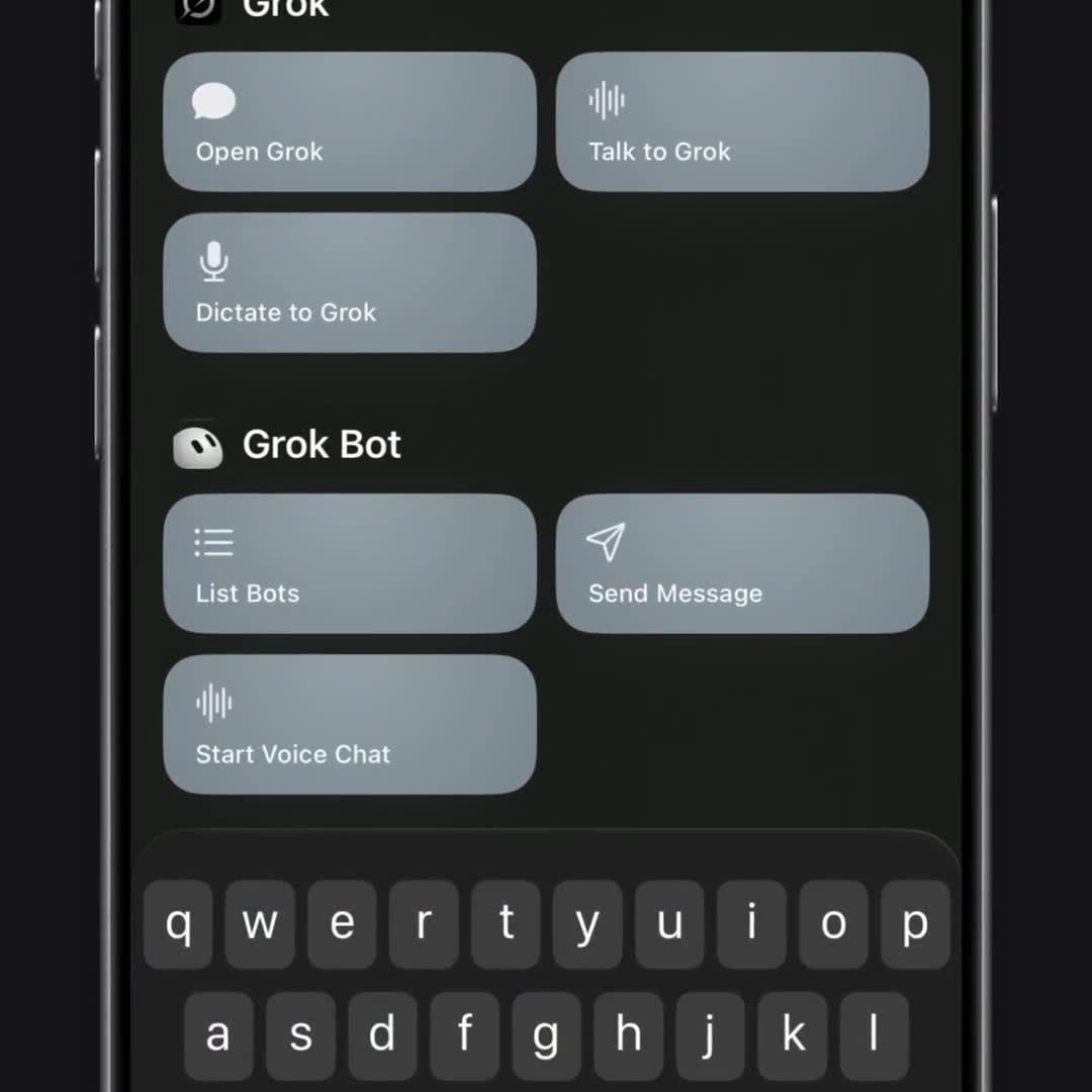 iPhone 捷徑選單顯示 Grok Bot 與 Start Voice Chat 選項