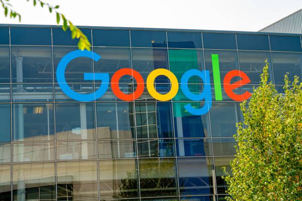 GOOGLE Chrome將整合內置的生成人工智慧，為您摘要整篇文章