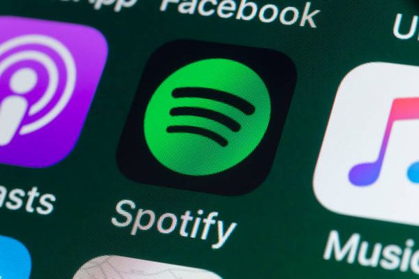 Spotify 推出 AI 語音翻譯，保留Podcast主持人聲音應用在不同的語言！