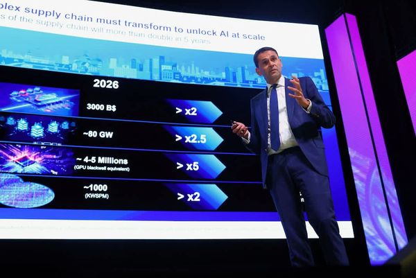 ASML 執行長預測：AI 熱潮推動晶片市場 2030 年達 1.5 兆美元，供應吃緊恐延續多年