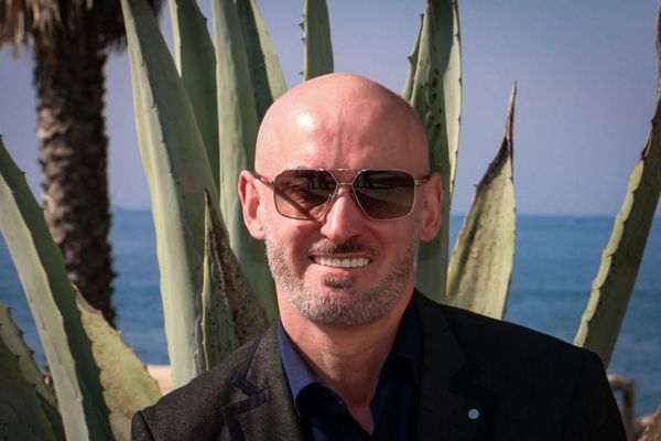 Why the Best Agencies Start With the Problem, Not the Pitch