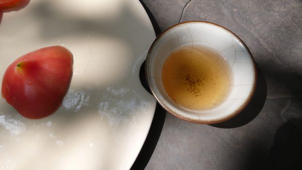 熱茶派vs冷茶派：誰が夏の暑気払い王者か？