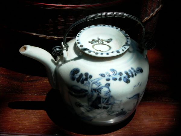 お茶の淹れ方は人それぞれ：水・湯呑み・茶葉の種類が急須の使い方に与える影響