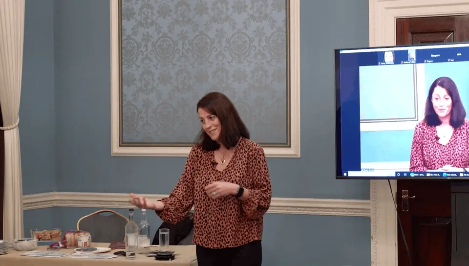 Jenny Tschiesche, dietician and author, lecturing an audience