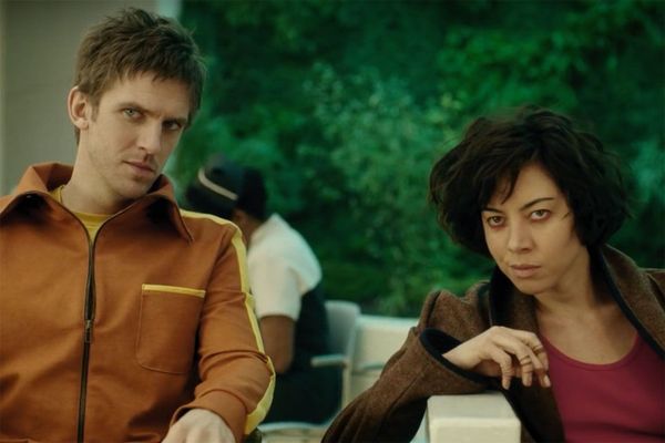 Legion: A disheveled Dan Stevens and Aubrey Plaza wearing jumpsuits while sitting in retro-futuristic chairs.