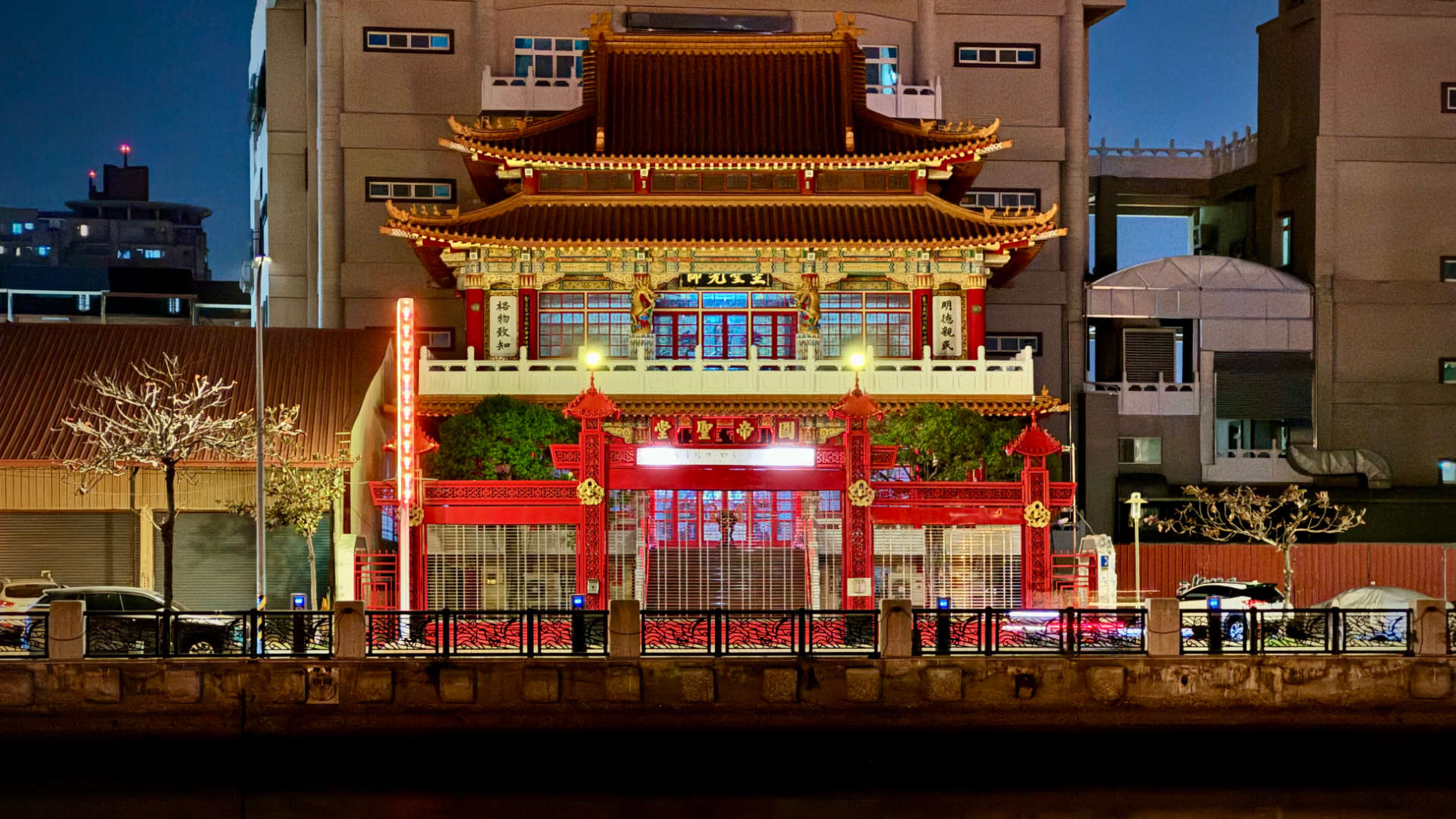 Anping Guandi Temple at night.