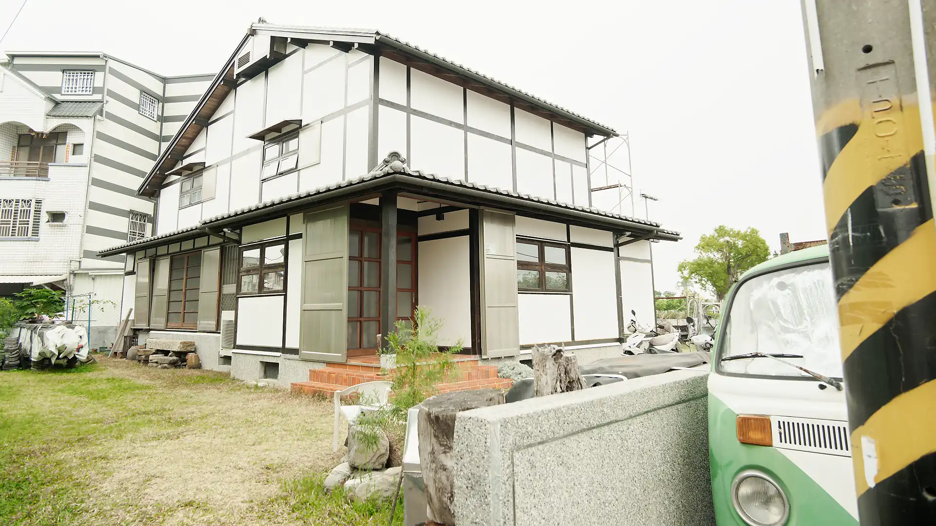 South-east corner of ‘A Book Wooden House’ in Fangliao Township, Pingtung, Taiwan.