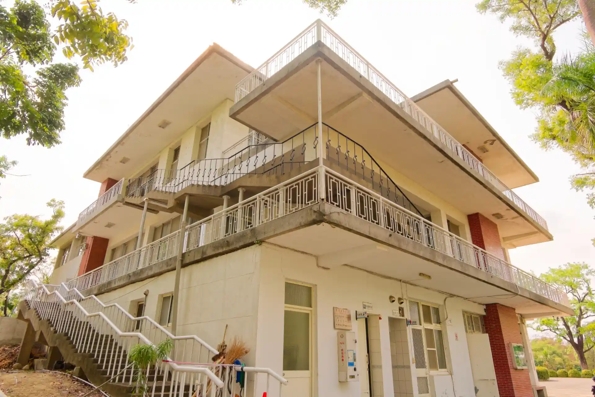 A three-story mid-century modern house, with flat roofs and wide balconies on every floor.