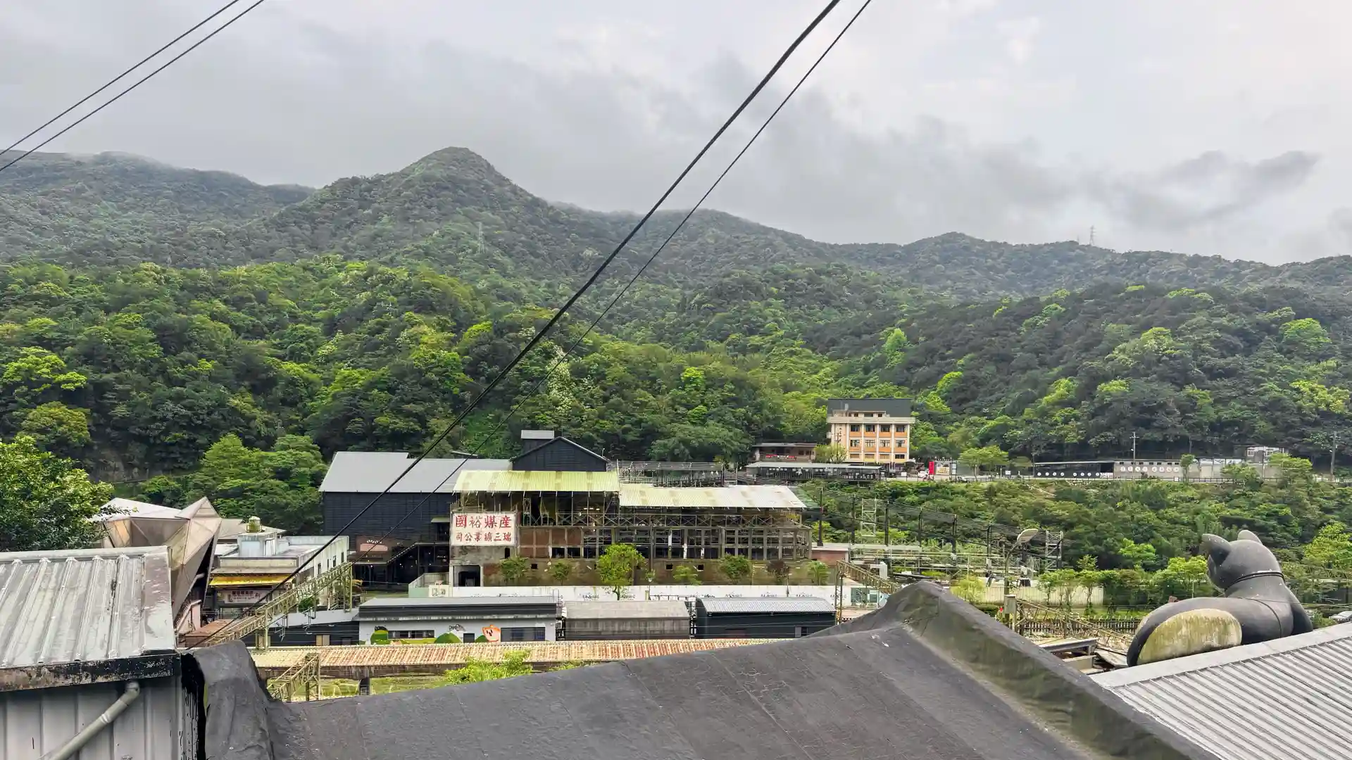 A wide-angle view across the valley with Houtong village below.