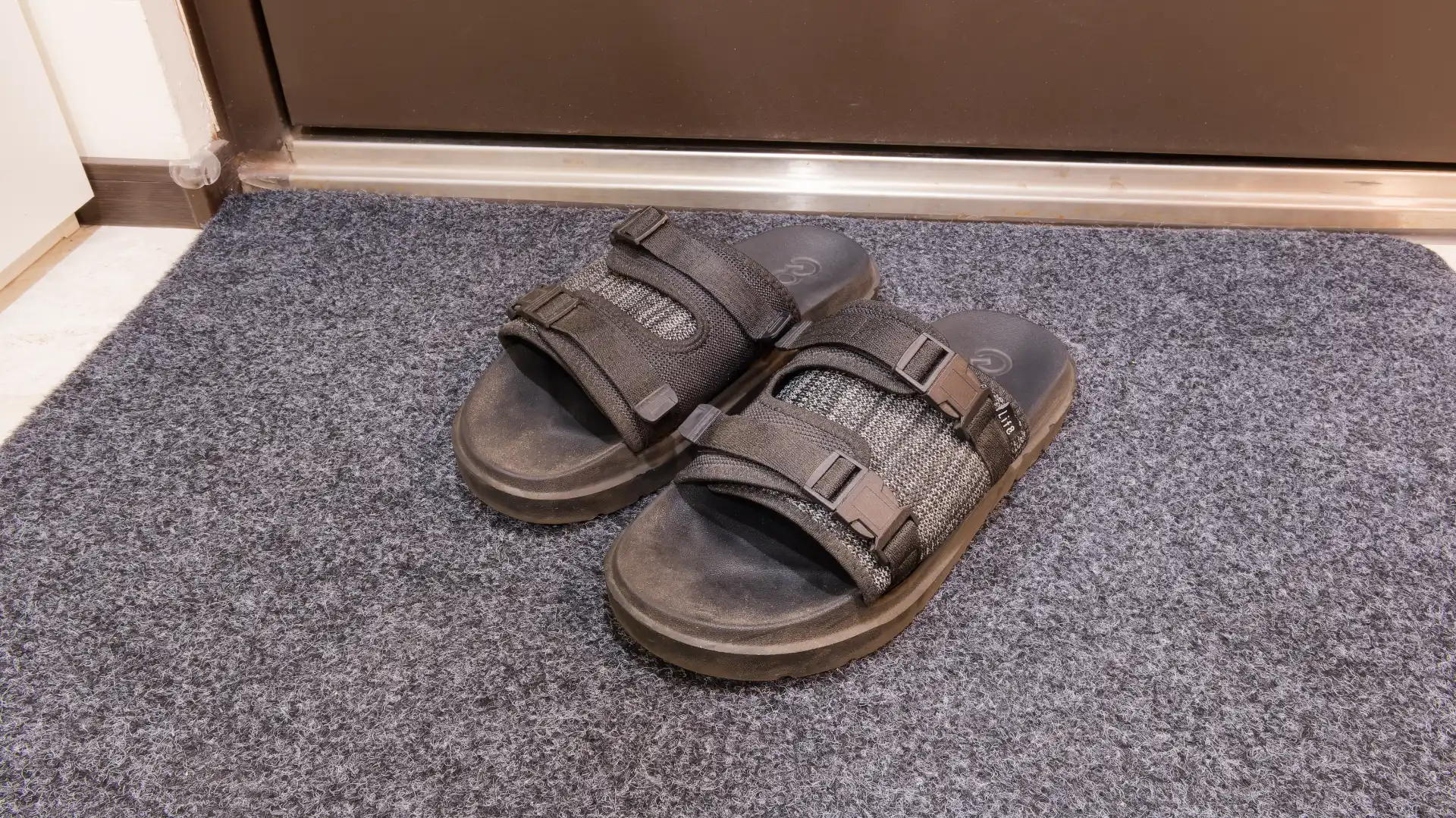A pair of black Life8 slides in Taiwan.