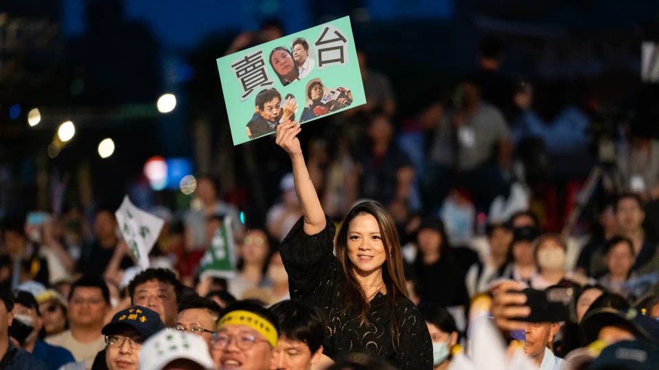 20,000 km for democracy