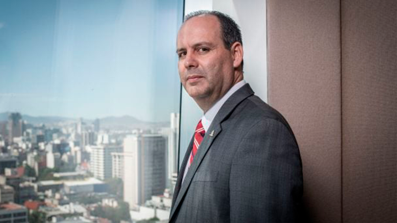 empresario anuncia campaña electoral