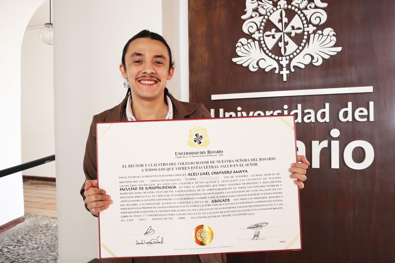 persona no binaria se gradua