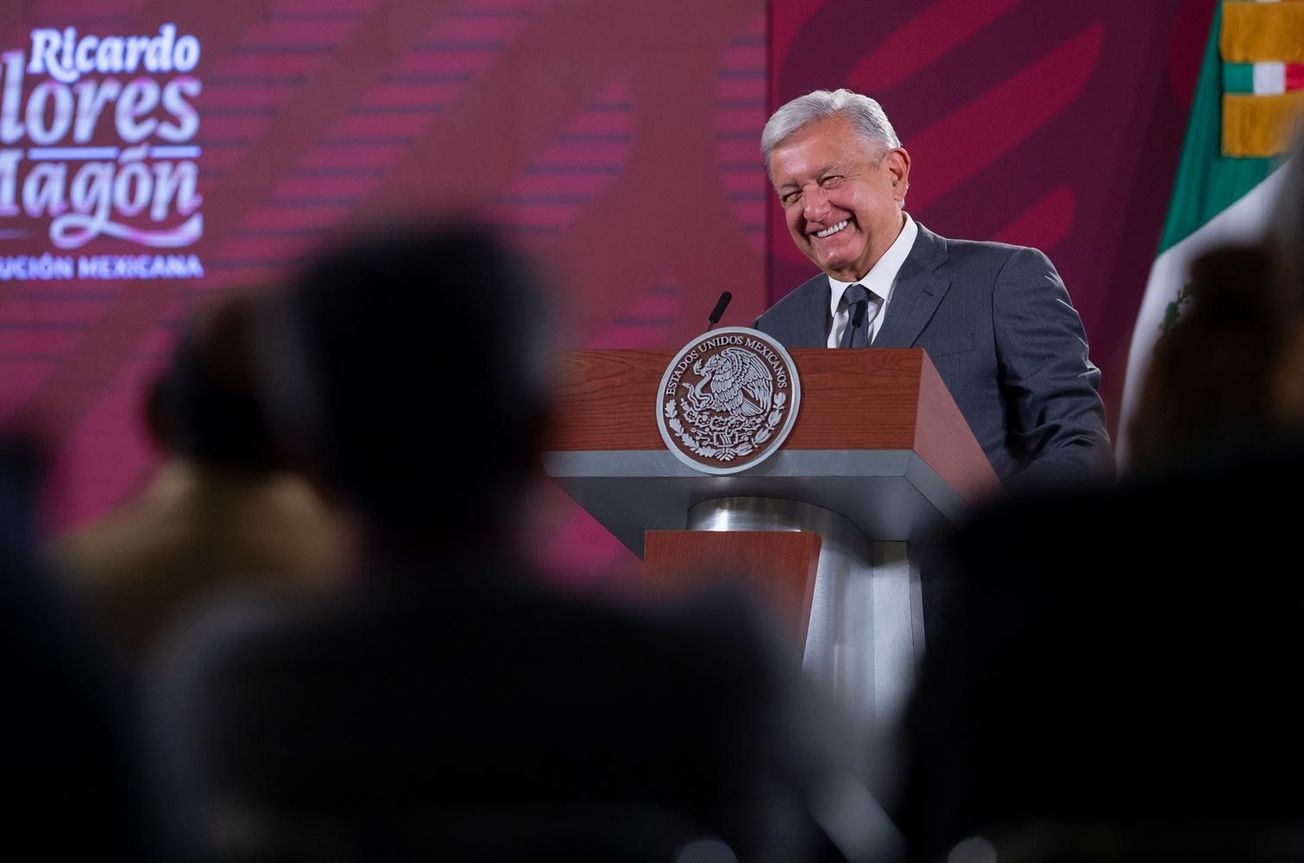 Alista AMLO iniciativas de ley sobre delitos fiscales y austeridad
