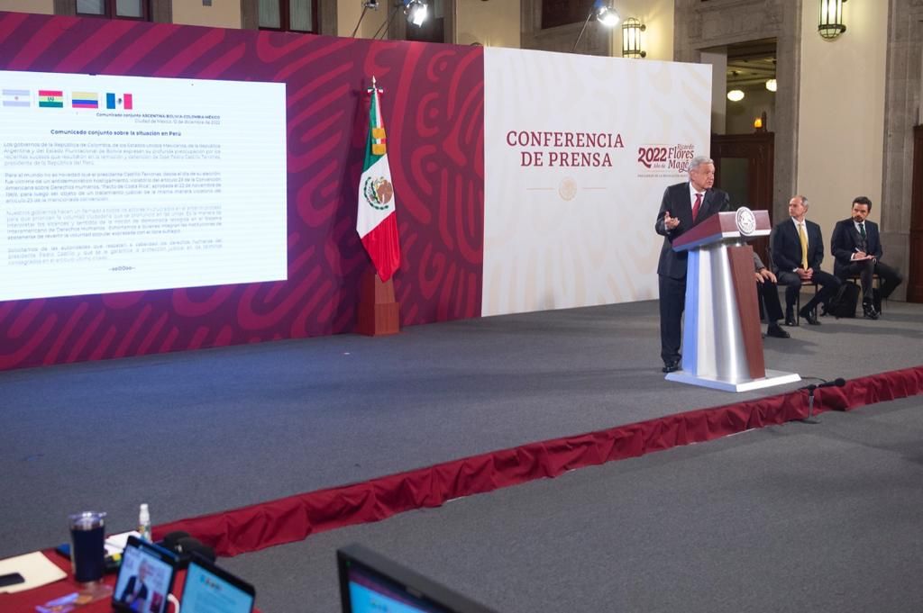 Pausa AMLO relación con Perú e insiste en que Pedro Castillo sigue siendo el presidente
