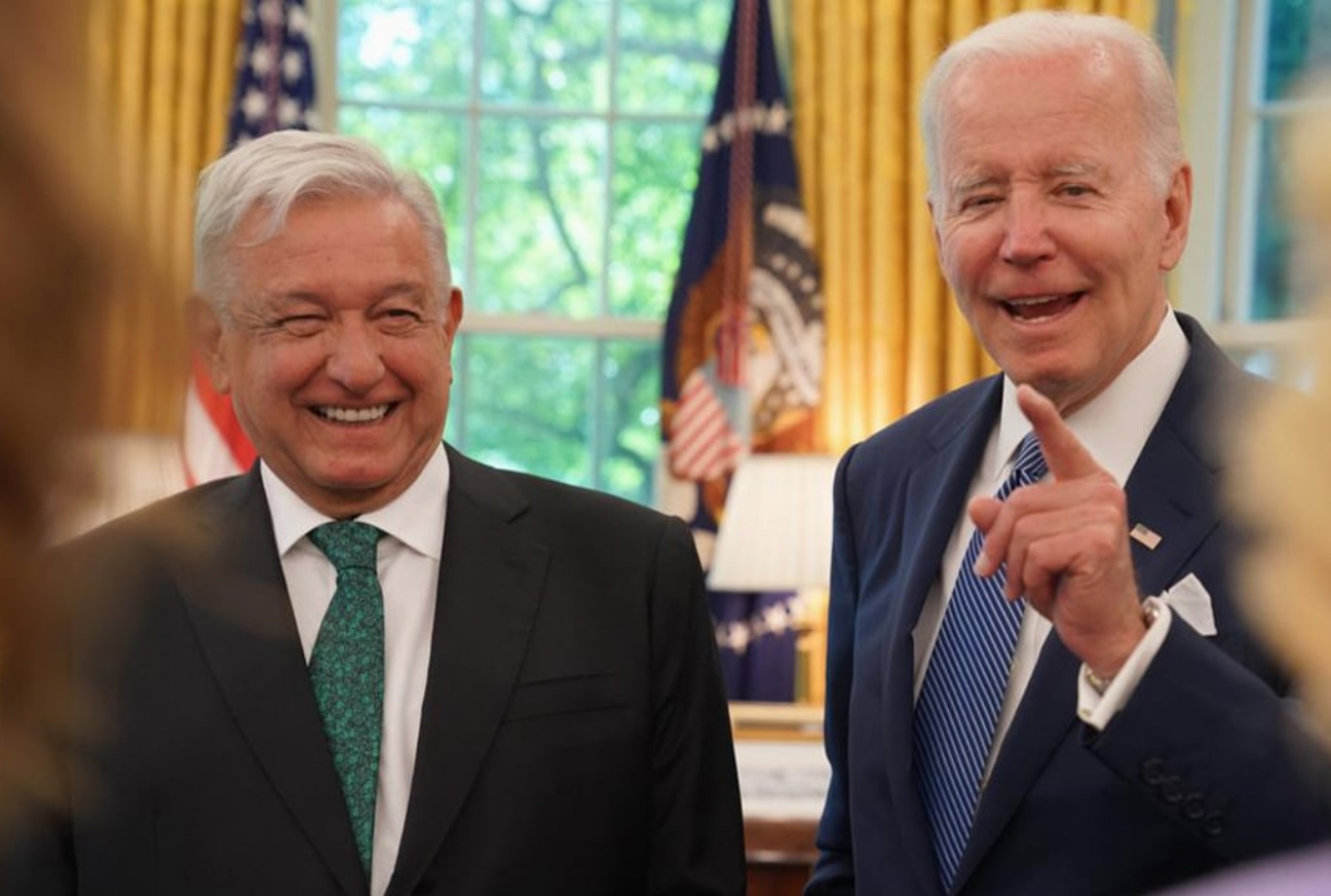 Analiza AMLO aterrizaje de Joe Biden en el AIFA