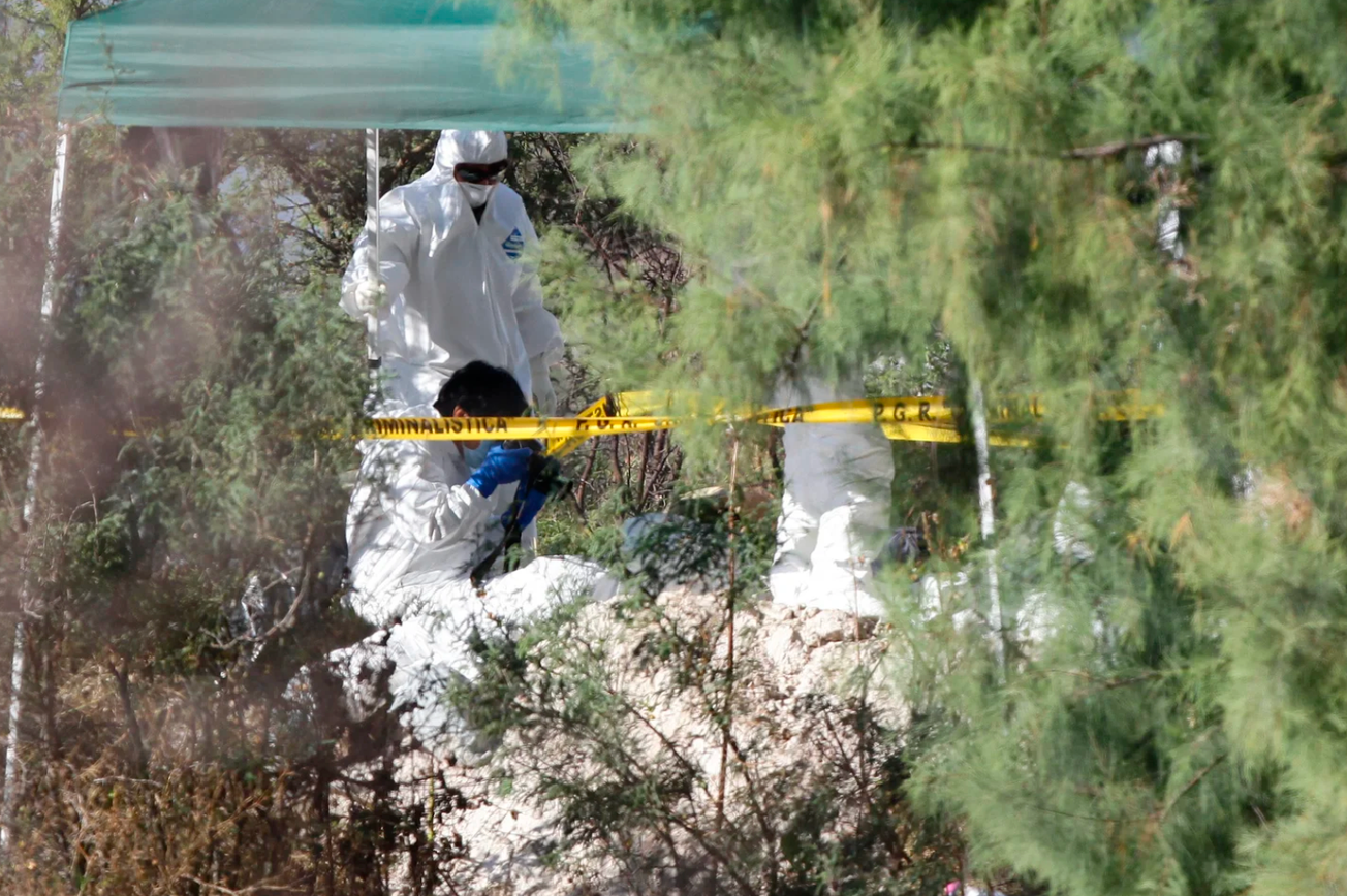 Localizan 20 fosas clandestinas en Colima