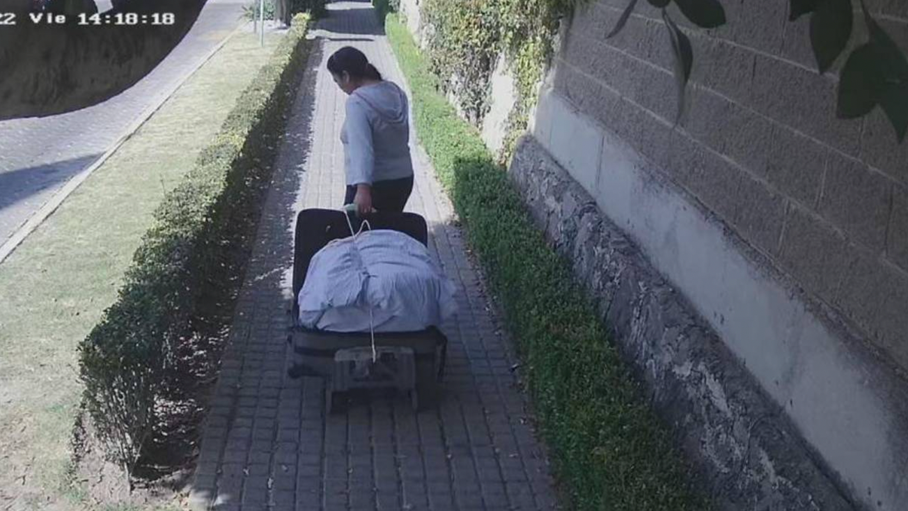 (Vídeo) Roba empleada doméstica millones de pesos en Puebla