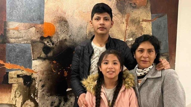 Llegan a México embajador y familia de Pedro Castillo