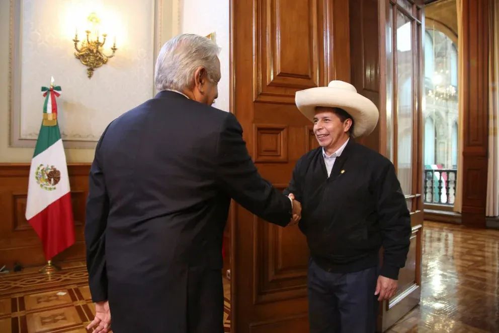 Oposición peruana exige a AMLO dejar de entrometerse