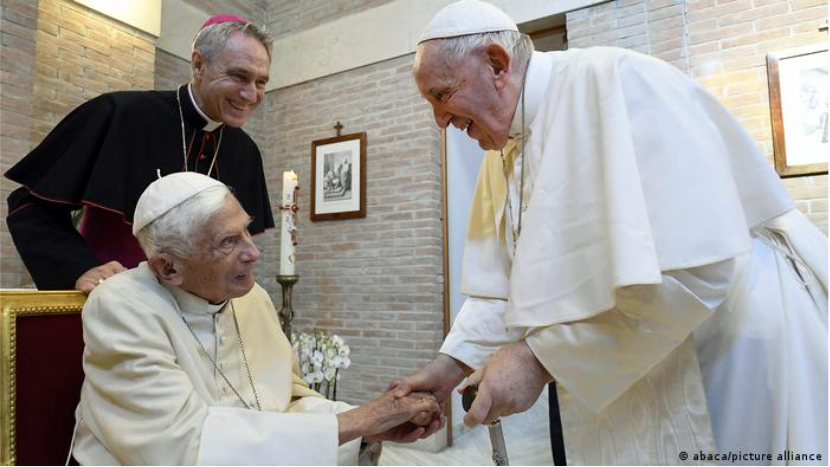 Pide Papa Francisco orar por la salud de Benedicto XVI