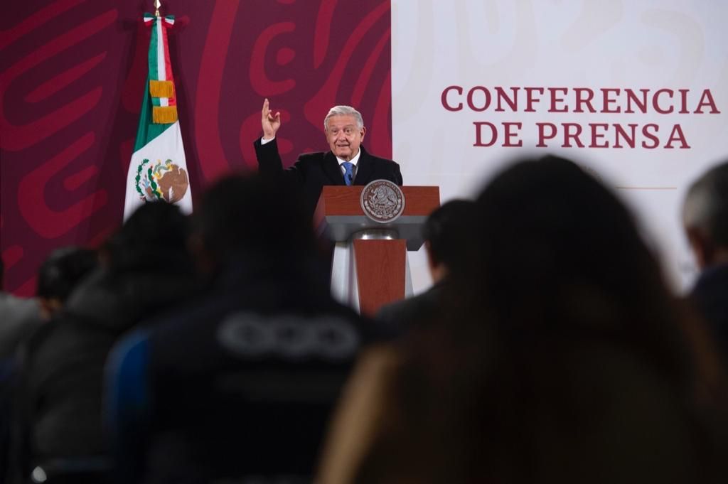 Pide AMLO a FGR resolver situación jurídica de Israel Vallarta