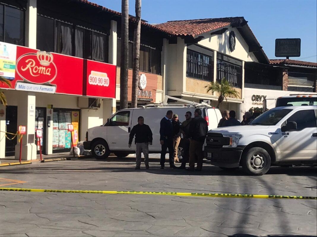 Abandonan 6 cuerpos en una camioneta en Tijuana