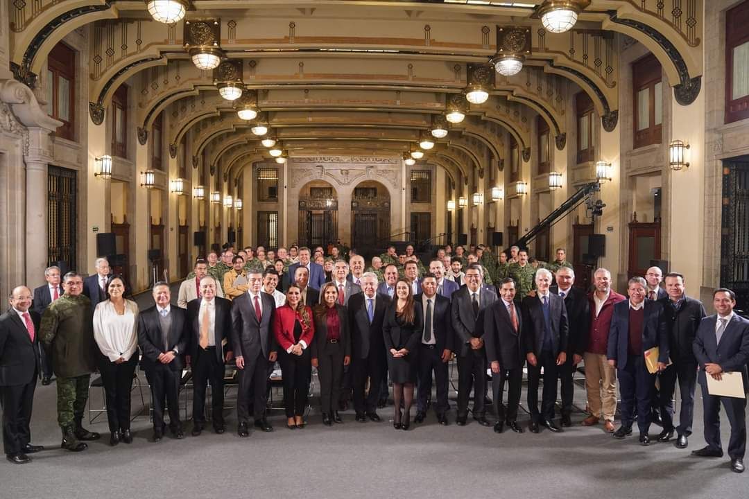 Se reúne presidente de la República con gobernadores