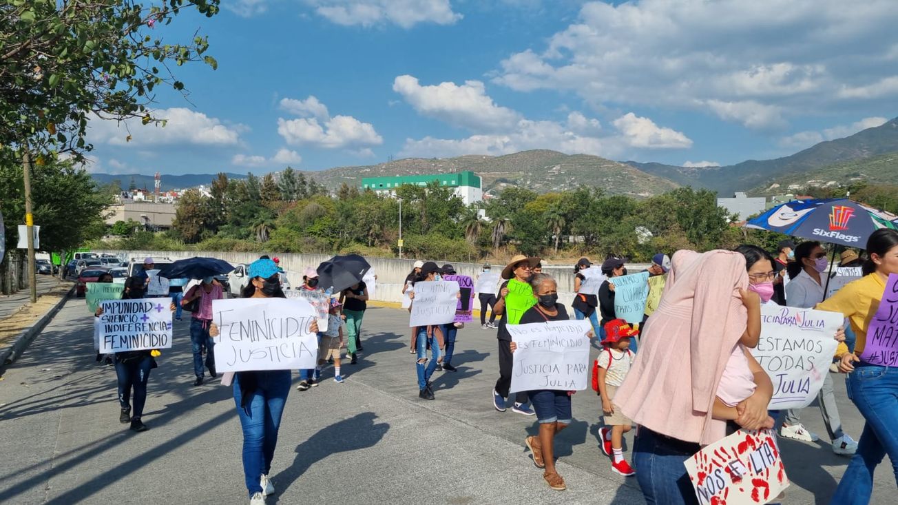 Compañeros de trabajo de Julia marchan para exigir no se libere a su agresor