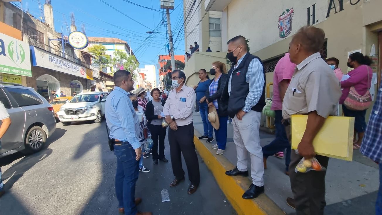 Jubilados y pensionados protestan en Ayuntamiento de Chilpancingo