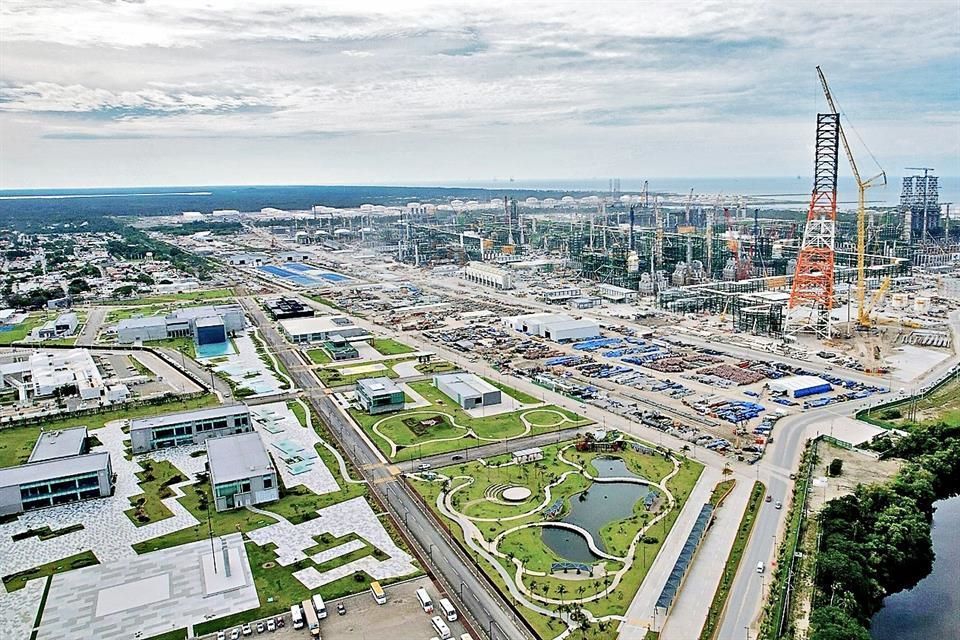 Refinería Dos Bocas producirá su primera carga en Julio