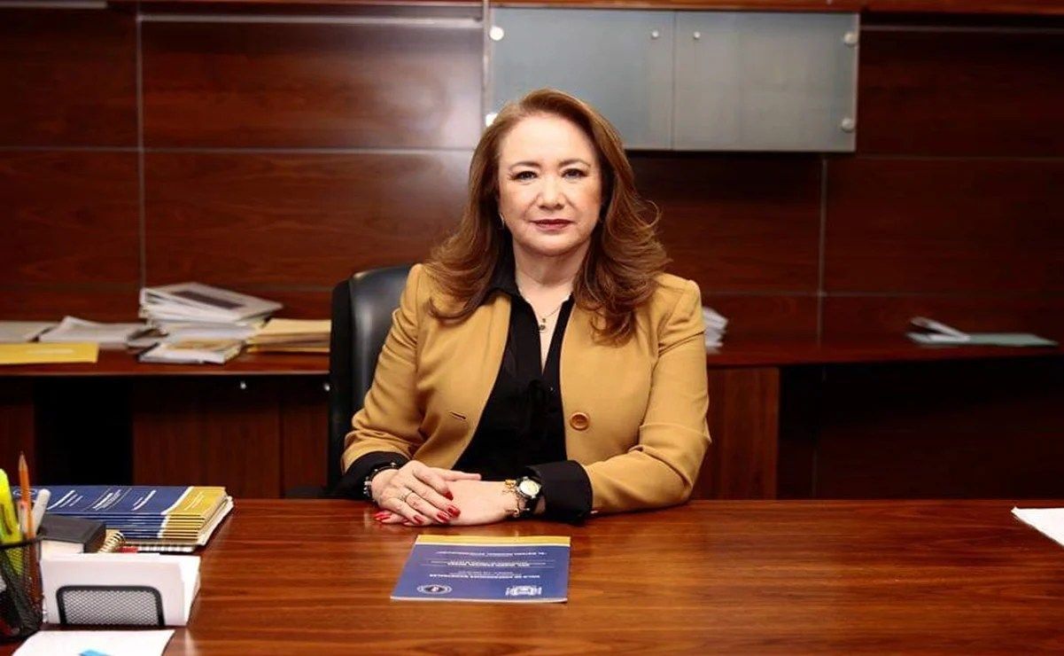 Inician procedimiento disciplinario contra directora de tesis de Yasmin Esquivel