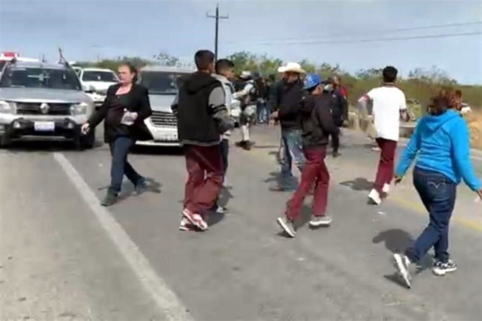Bloqueo en carreteras de Tamaulipas, exigen maestros
