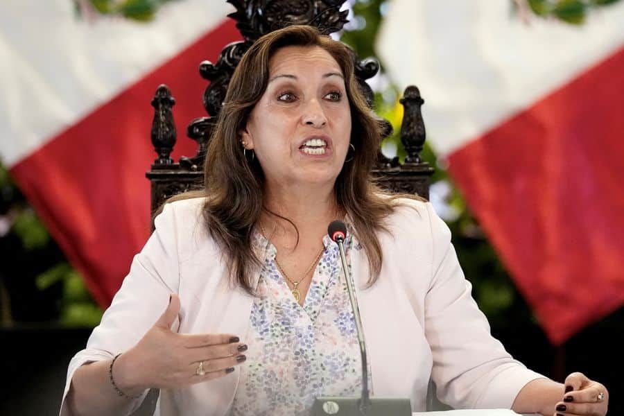 Dina Boluarte ataca a AMLO