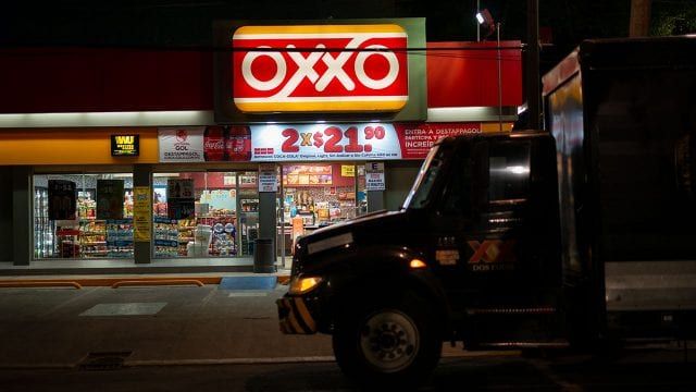 Venden seguros en OXXO