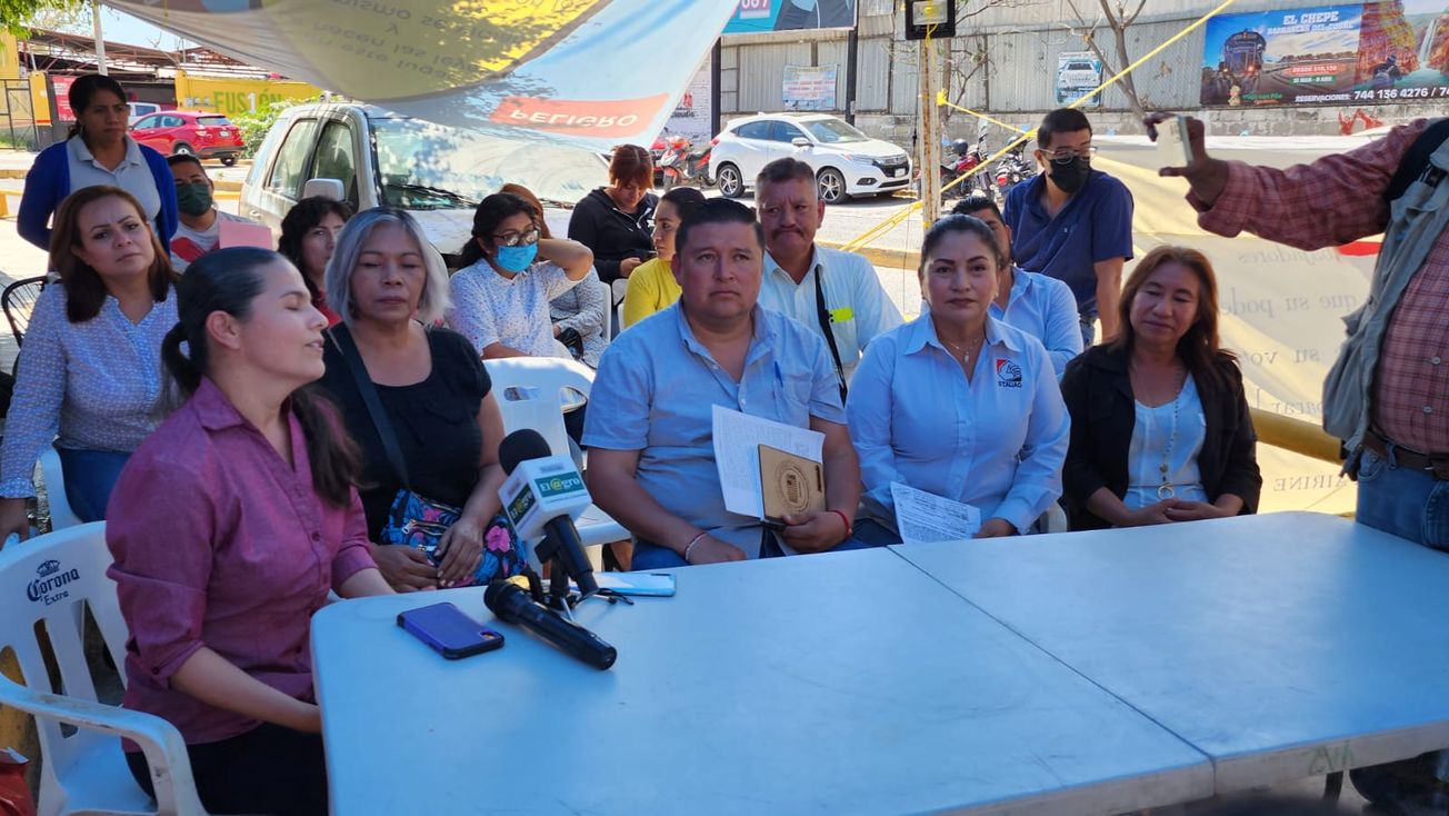 Denuncian sindicato Sentimientos de la Nación retención de salario de su líder