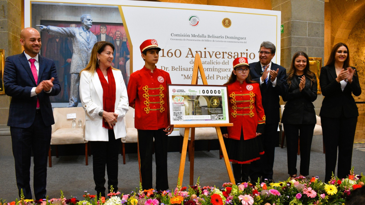Margarita González Saravia devela nuevo billete de Lotería en honor a Belisario Domínguez