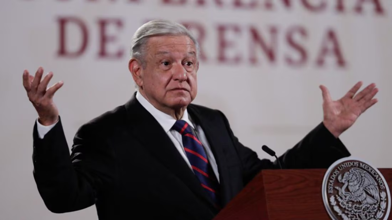 AMLO rechaza postura de ministros de la SCJN; propone que sean electos por voto popular