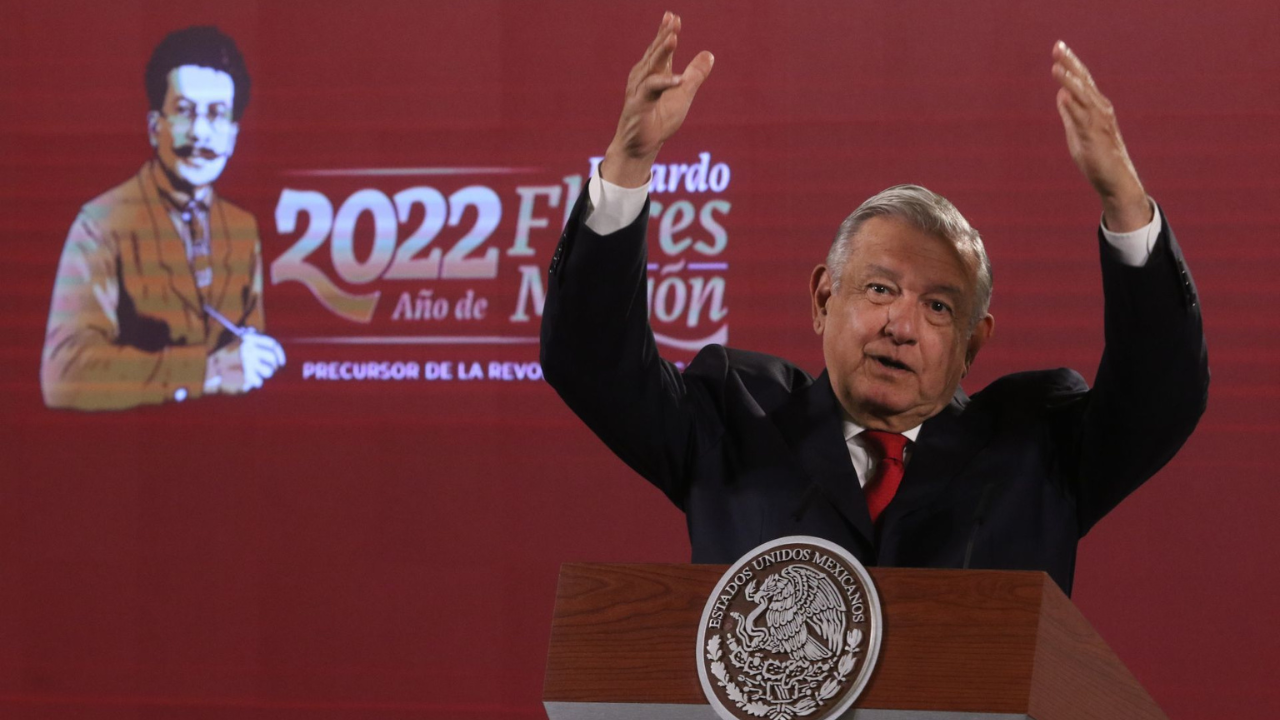 AMLO confía a Ejército obras carreteras