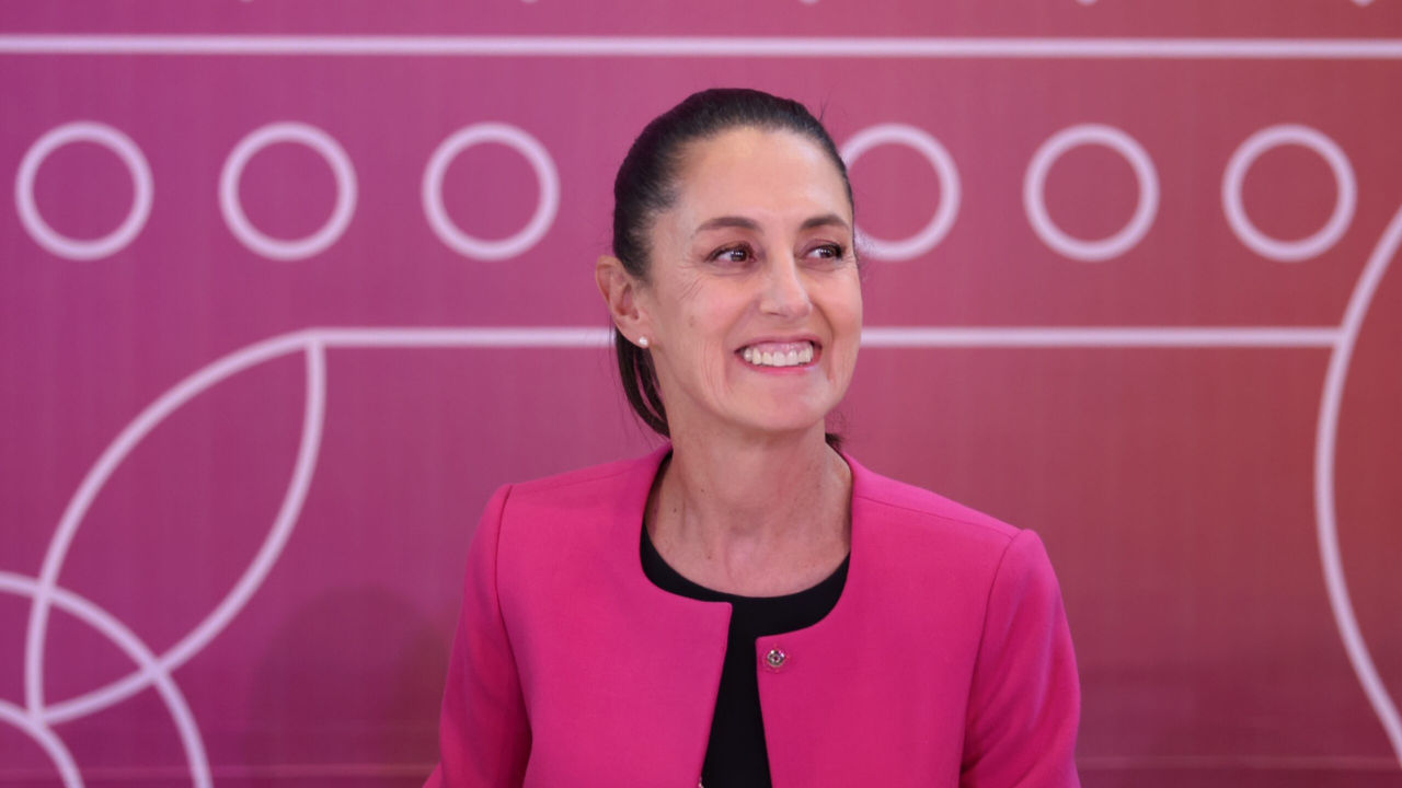"Soy mujer, claro que puedo ser lo que quiera ser", dice Sheinbaum en spot