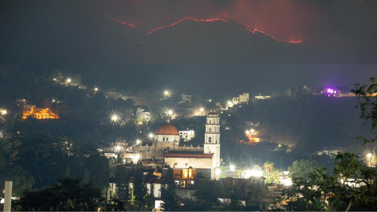 (FOTOS) Imparable incendio forestal preocupa a habitantes de Buenavista de Cuellar, Guerrero