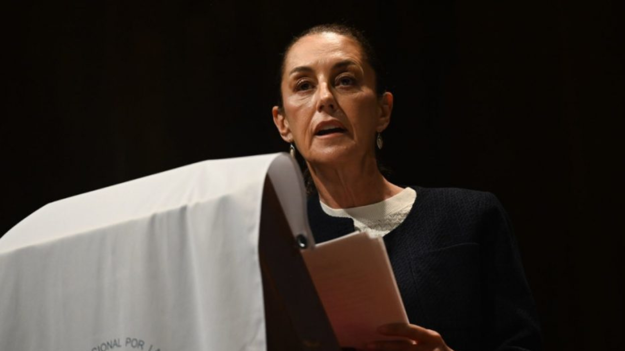 Sheinbaum firma Compromiso por la Paz, pero no coincide con postura de Episcopado