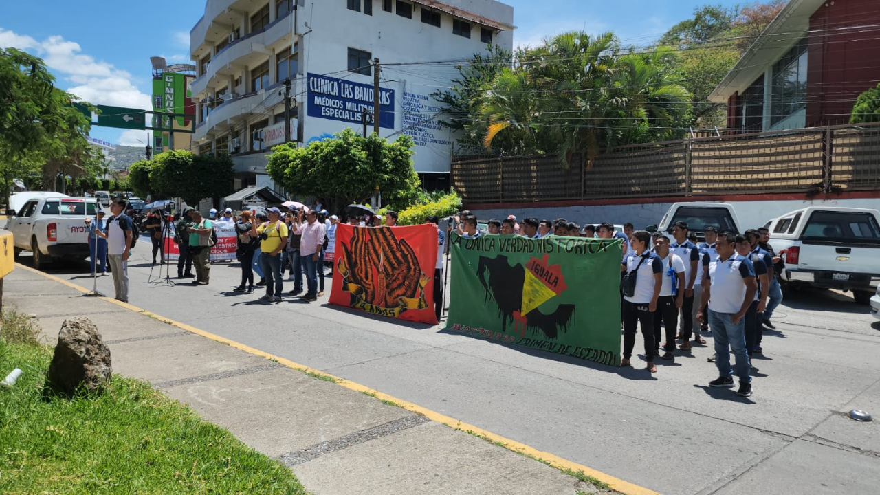 Exigen entrega de 800 expendientes del caso Ayotzinapa