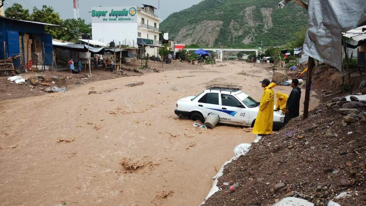 Atienden de manera oportuna incidentes por lluvias en carreteras de Guerrero