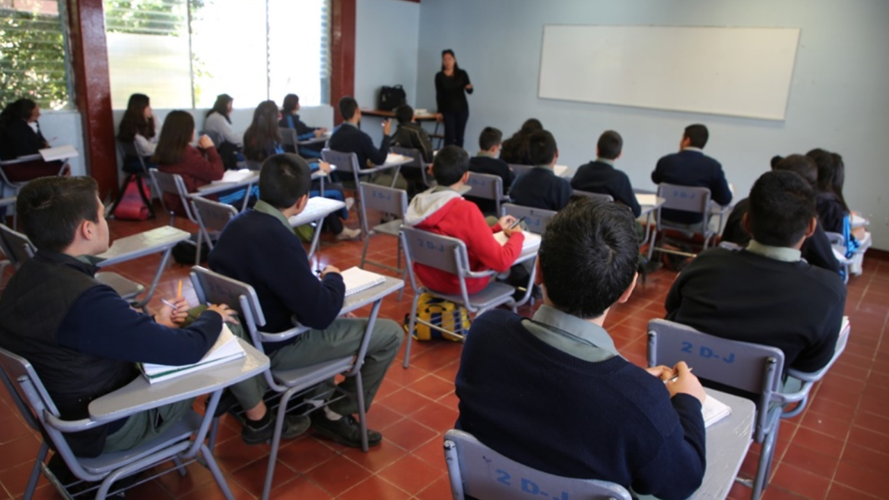 ¿Habrá clases el último viernes de Agosto?