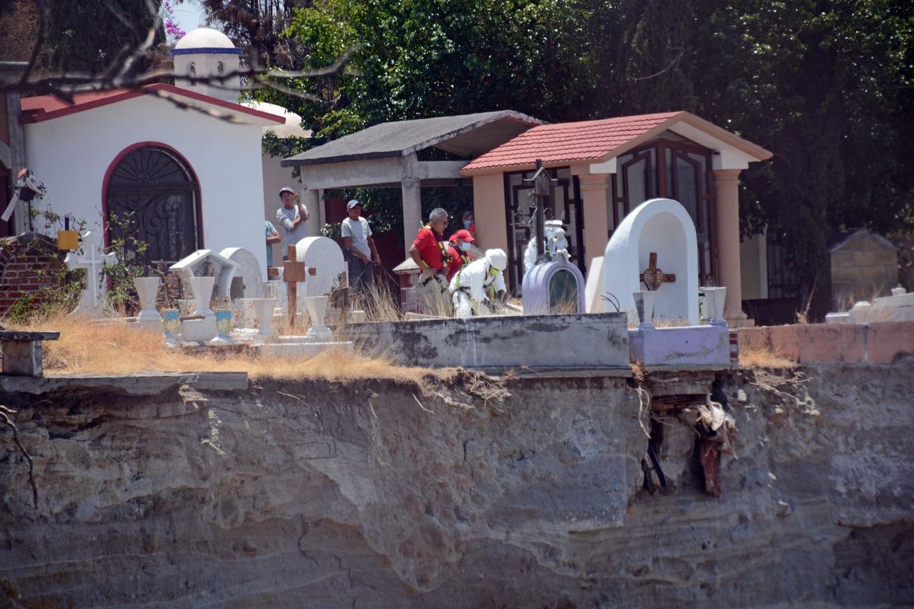 Dos semanas para concluir exhumaciones en panteón La Paz
