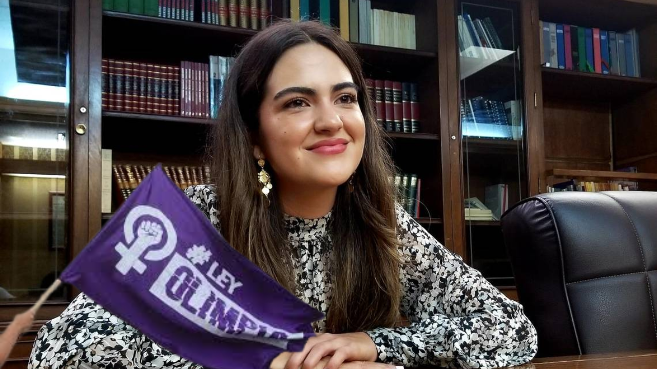 Senadora Andrea Chávez demanda a caricaturista por sexual*ización de su imagen