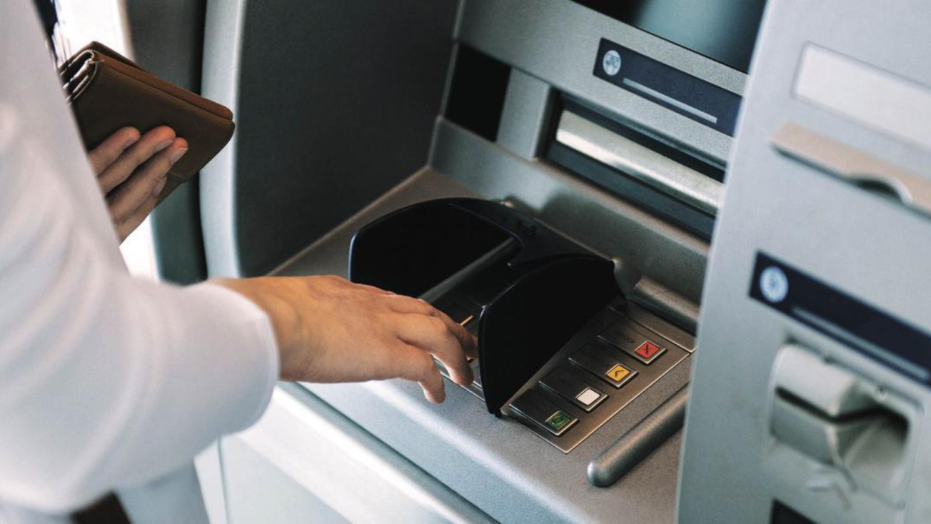 ¿Imprimes recibo en el cajero automático? Podrías ser víctima de fraude